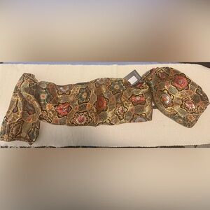 PrettyLittleThing Multicolor Patterned Crop Top